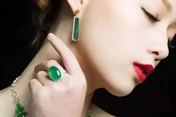 习惯佩戴玉的女人运气通常比较好 小专栏